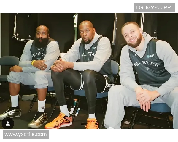 库里与足球明星的首次见面引发球迷热议和期待 库里与足球明星的首次见面引发球迷热议和期待