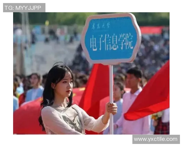 时尚运动风潮来袭足球明星同款短裤让你轻松打造运动魅力造型