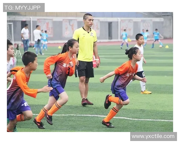 滑坡路小学的足球明星们如何在绿茵场上追逐梦想与荣耀